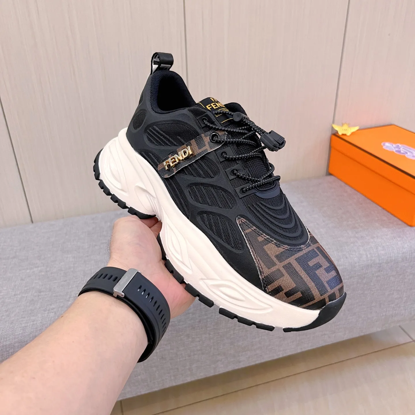 Men's shoes💰 460💰[LV]🔥Louis Vuitton, high-end men's shoes brand, official website 1:1 latest masterpiece: the upper is made of Italian imported first-layer cowhide with a comfortable and breathable lining➕original non-slip and wear-resistant outsole🔥, making walking more convenient and comfortable! An exclusive new model, a stunning work, a beautiful 1:1 replica [color] compared to the official quality! Create a fashionable personality to set off your uniqueness! A must-have for trendy men! Classic 🔥 Size: 38-44 Color: 🔥 2 colors available 🔥.